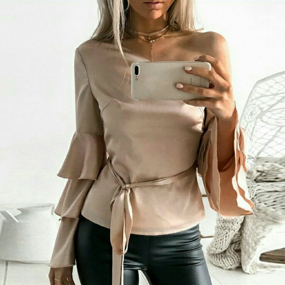 Long Lotus Sleeve Blouse - Picture 2 of 4